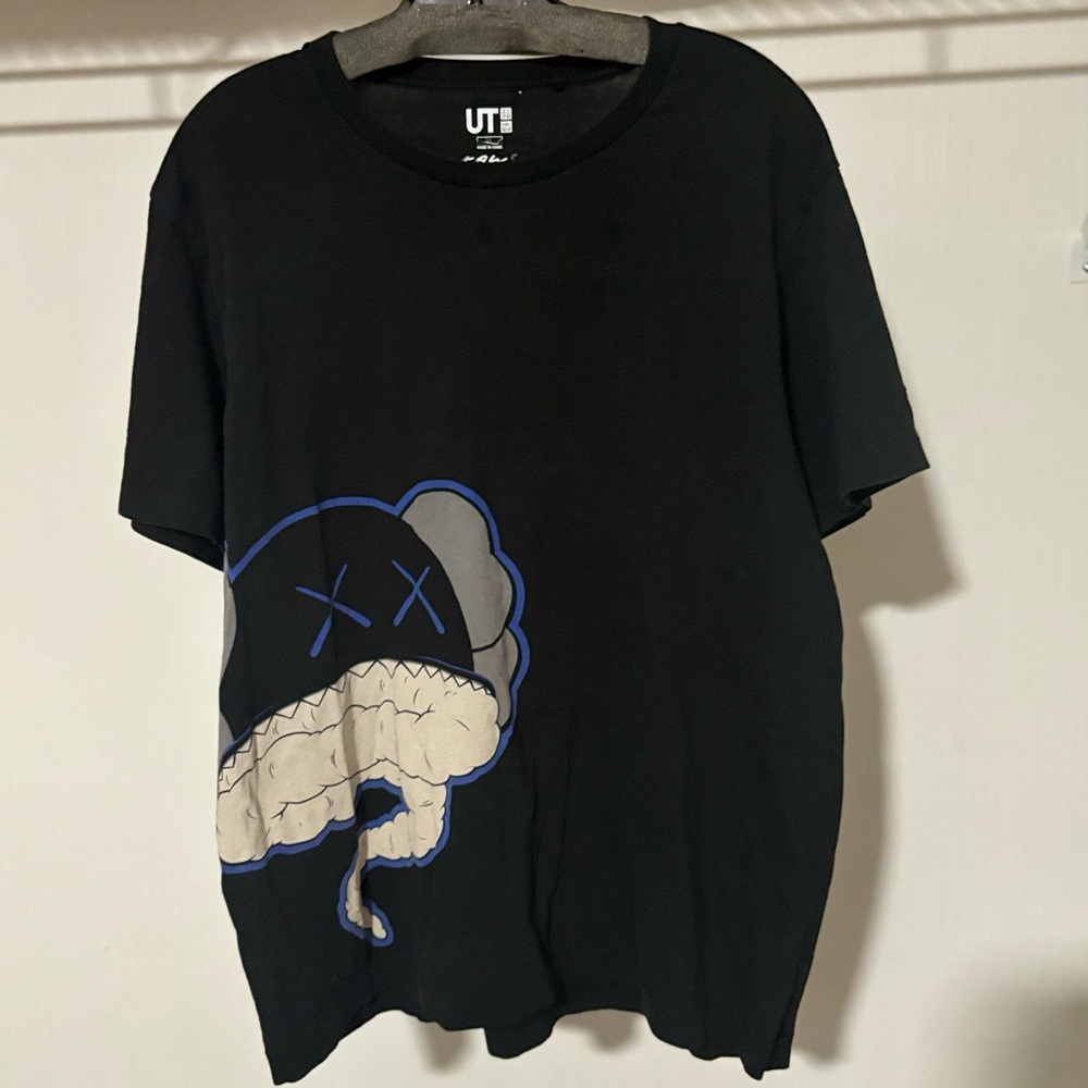 Rare 2016 Kaws X Uniqlo T-Shirt Black and Blue phenomenal condition size Xl